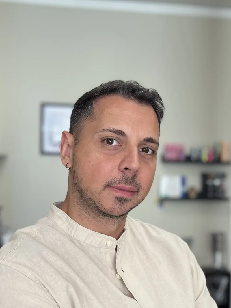 Antonio, Barbero en DobleB